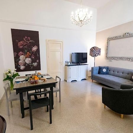Mary'S House Apartment เลชเช ภายนอก รูปภาพ
