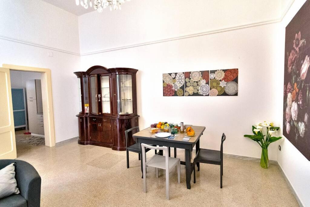 Mary'S House Apartment เลชเช ภายนอก รูปภาพ